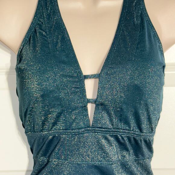 CUPSHE Deep Halter V-Neck One-Piece Swimsuit, Women's Size M - Picture 2 of 7